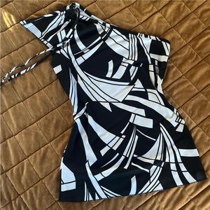 Vtg Vixen Black and White One-Shoulder Top